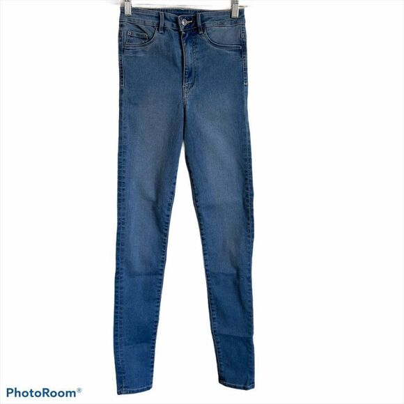 H&M Light Wash Jeggings, Size 26x32 - Picture 1 of 9